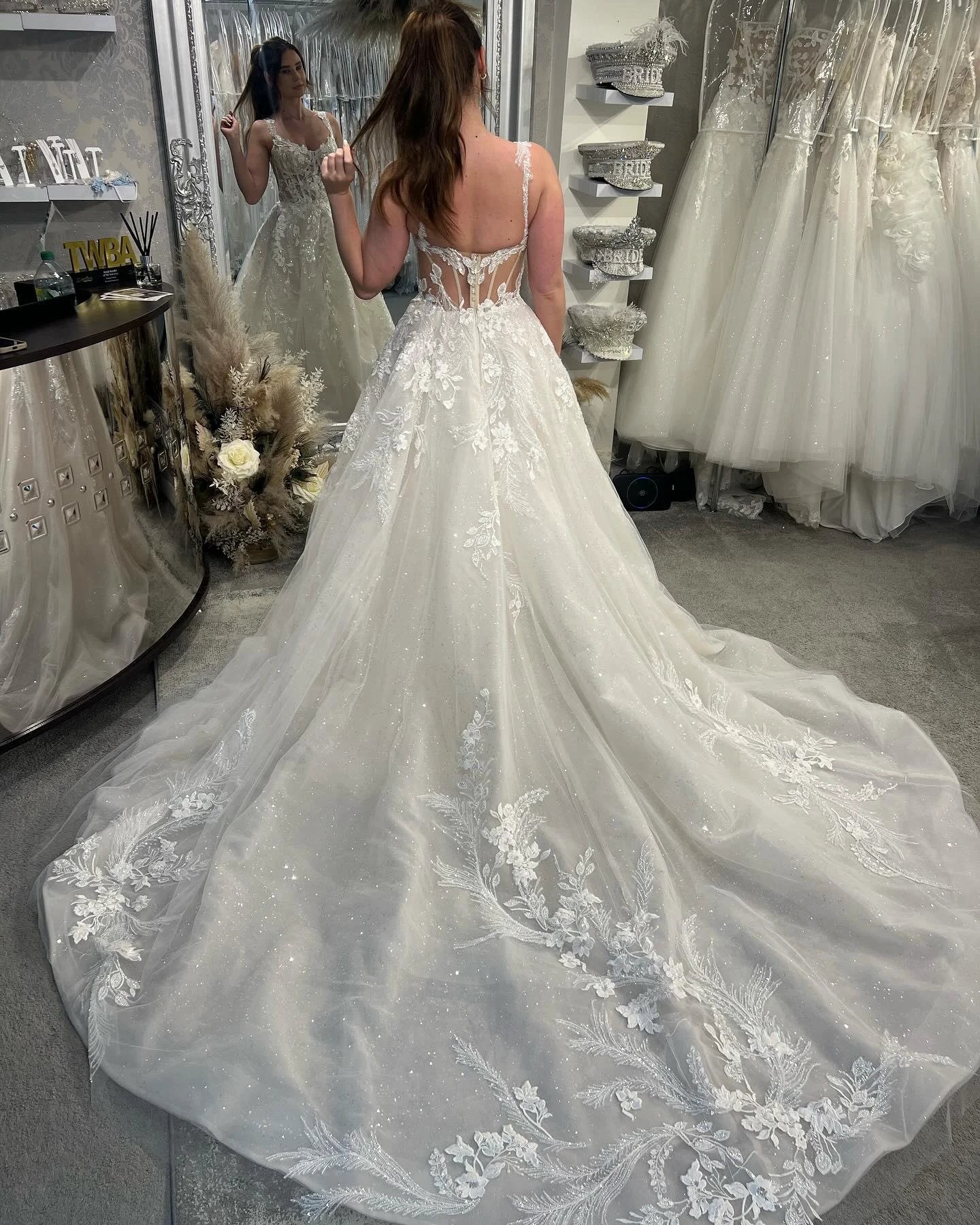 Designer White A-line  Spaghetti Straps Sleeveless Tulle Wedding Dresses With Lace (ZD16484)