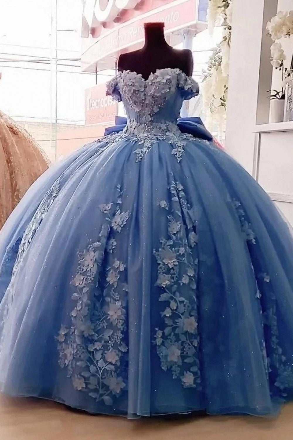 Elegant Ball Gown Off Shoulder Sleeveles 3D Flower Lace Appliques Beaded Blue Tulle Quinceanera Dress For Sweet 16