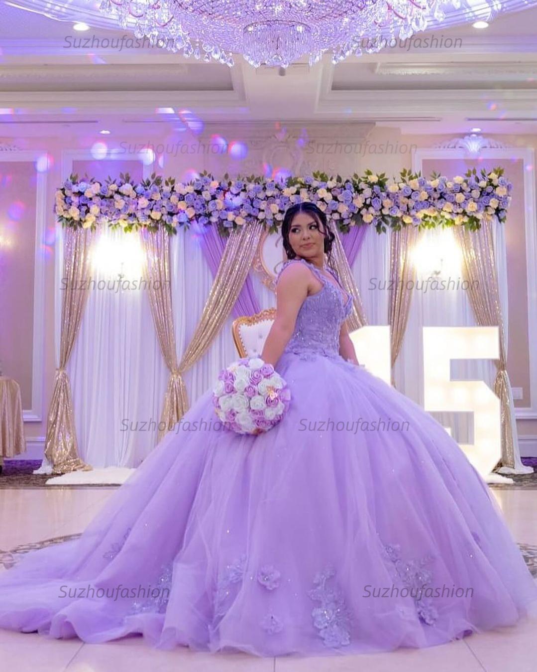 Elegant & Chic Ball Gown Sweetheart Neck Spaghetti Straps Lace Appliques Beaded Lilac Tulle Quinceanera Dress Princess Evening Party Gown For Sweet 16