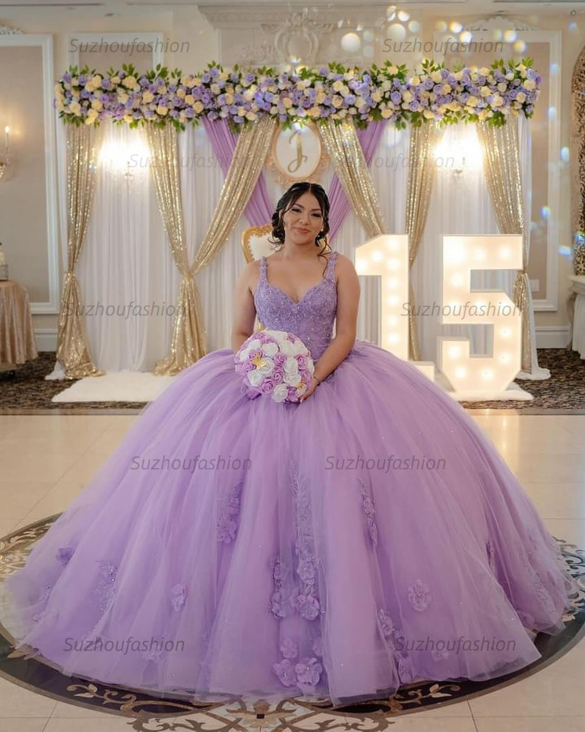 Elegant & Chic Ball Gown Sweetheart Neck Spaghetti Straps Lace Appliques Beaded Lilac Tulle Quinceanera Dress Princess Evening Party Gown For Sweet 16