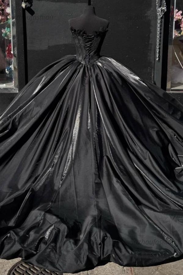 Elegant & Glamorous Ball Gown Sweetheart Neck Beaded Lace Sequins Lace Up Black Satin Quinceanera Dress Birthday Party Gown For Sweet 16