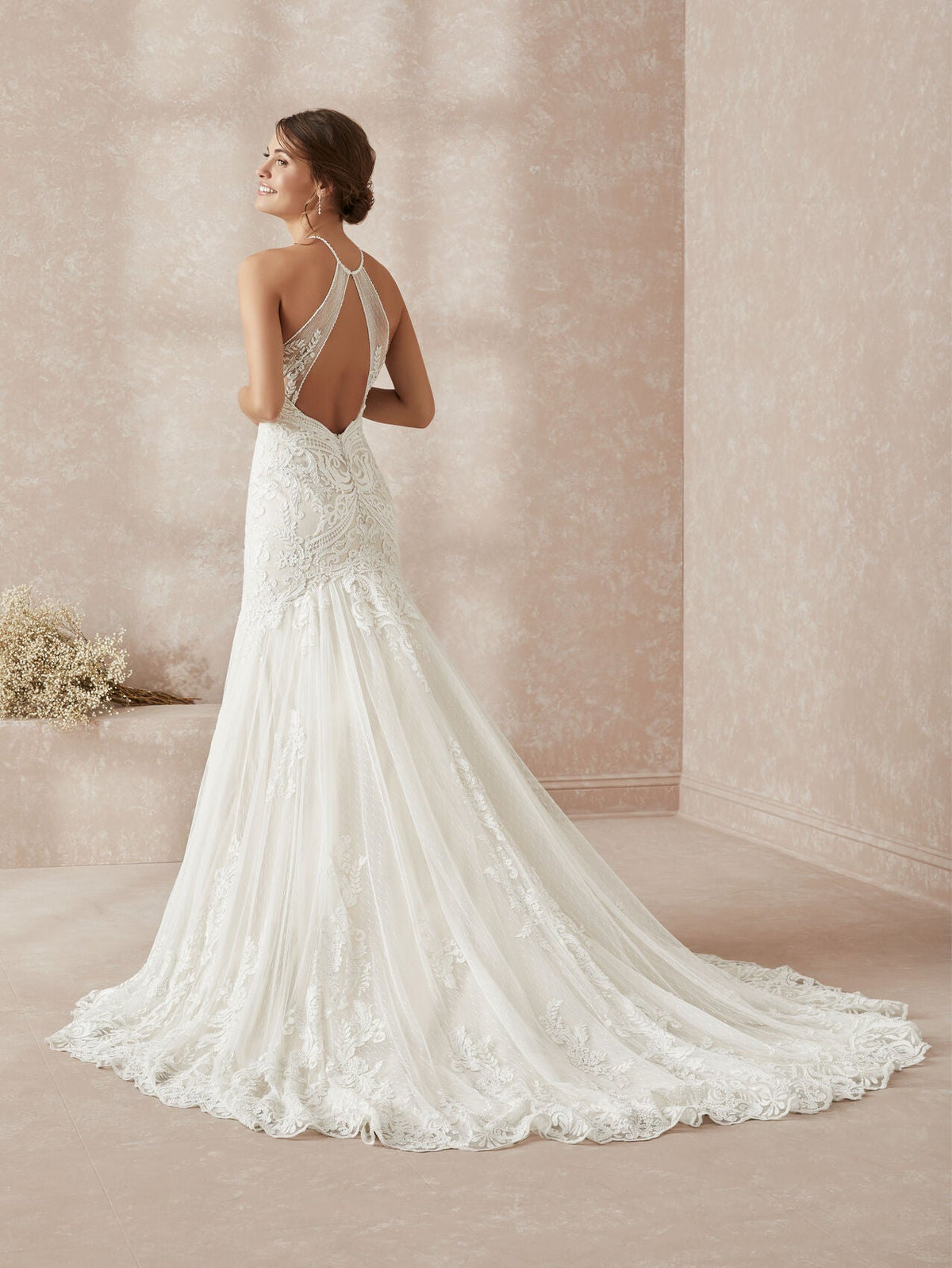 Elegant Halter White Long Wedding Dress With Lace Appliques