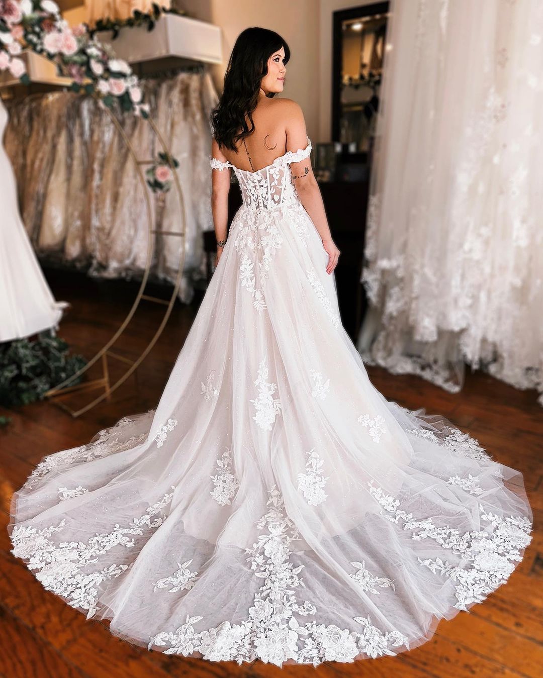 Elegant Long A-line Wedding Dress With Straps Sleeveless Lace Fabric And Side Slit (ZD17489)