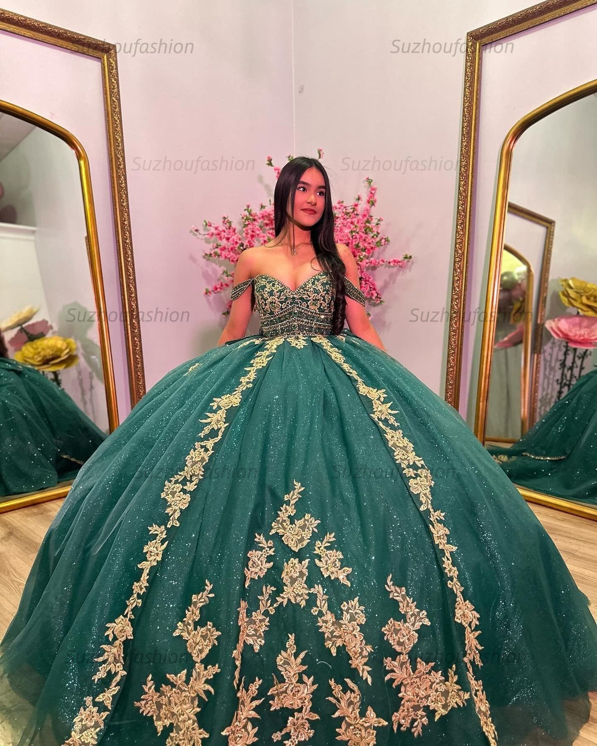 Elegant & Luxury Ball Gown Off Shoulder Gold Appliques Emerald Green Tulle Princess Birthday Party Dress Quinceanera Dress For Sweet 16