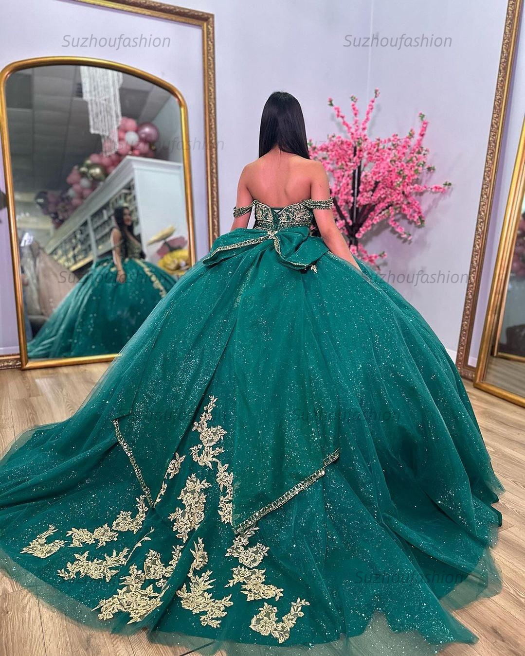Elegant & Luxury Ball Gown Off Shoulder Gold Appliques Emerald Green Tulle Princess Birthday Party Dress Quinceanera Dress For Sweet 16