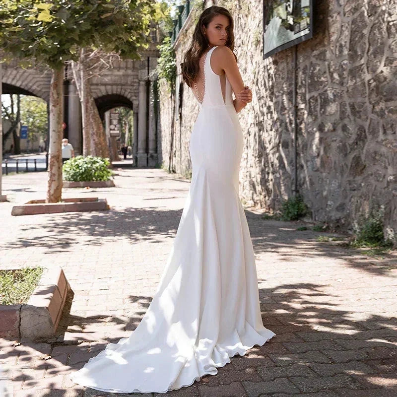 Elegant Mermaid Wedding Dress Women V-Neck Sleeveless Sweep Train Satin Spaghetti Strap Bridal Gown Button Back Vestido De Novia (ZD13520)