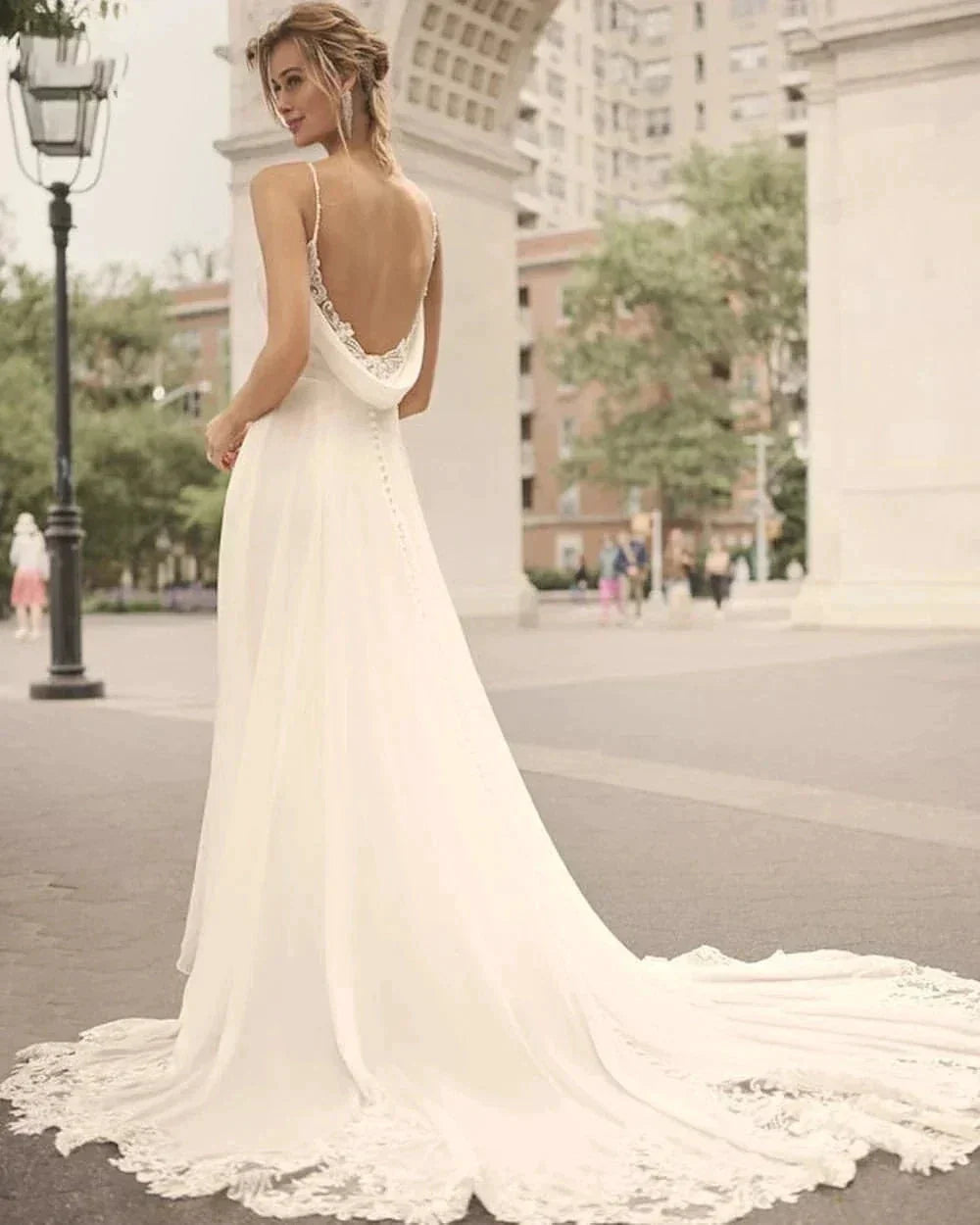 Elegant Off Shoulder Sleeveless Mopping Backless Wedding Dresses For Women Spaghetti Straps Bride Gown Appliques Backless Bridal (ZD14233)