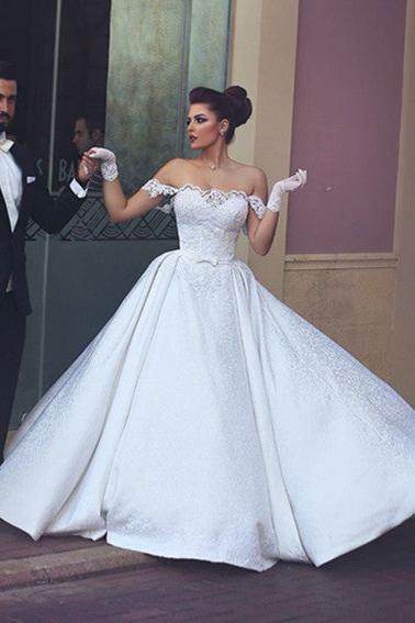 Elegant Off the Shoulder Lace Wedding Dresses Sleeveless Floor Length  Bridal Gowns