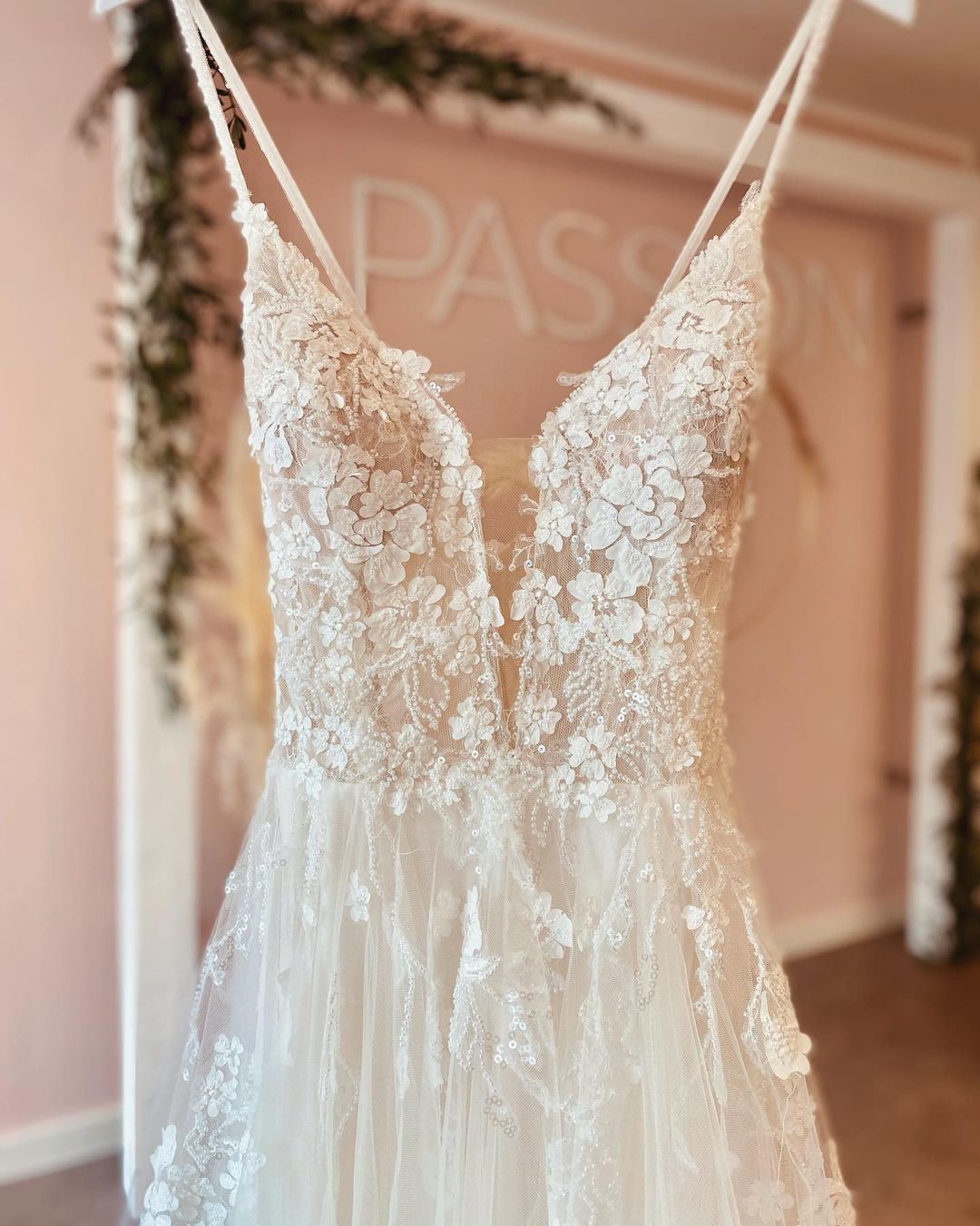 Elegant Spaghetti-Strap Lace Beach Wedding Dress Beach Bridal Gowns