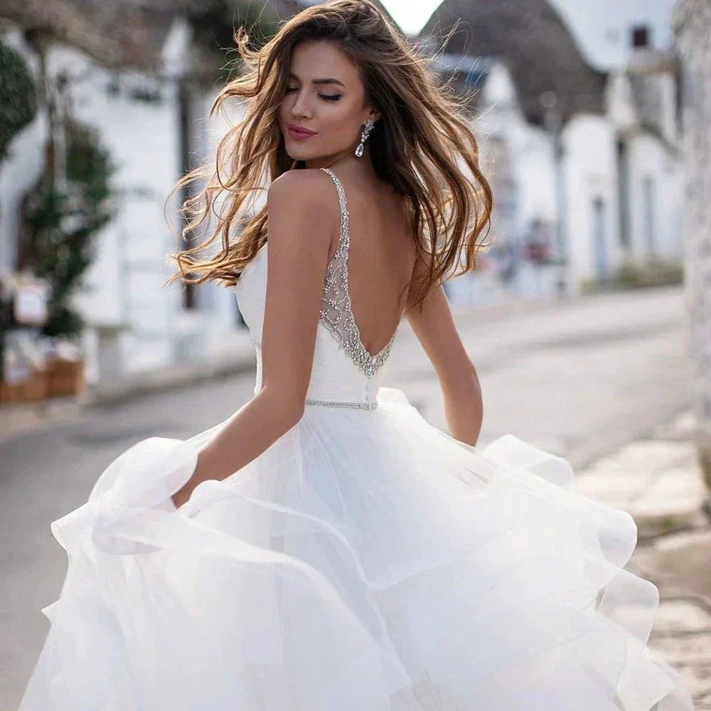 Elegant Spaghetti Straps Ball Gown Wedding Dresses Backless Robe de Mariage Delicate Beaded Ruffles Bridal Gown (ZD13296)