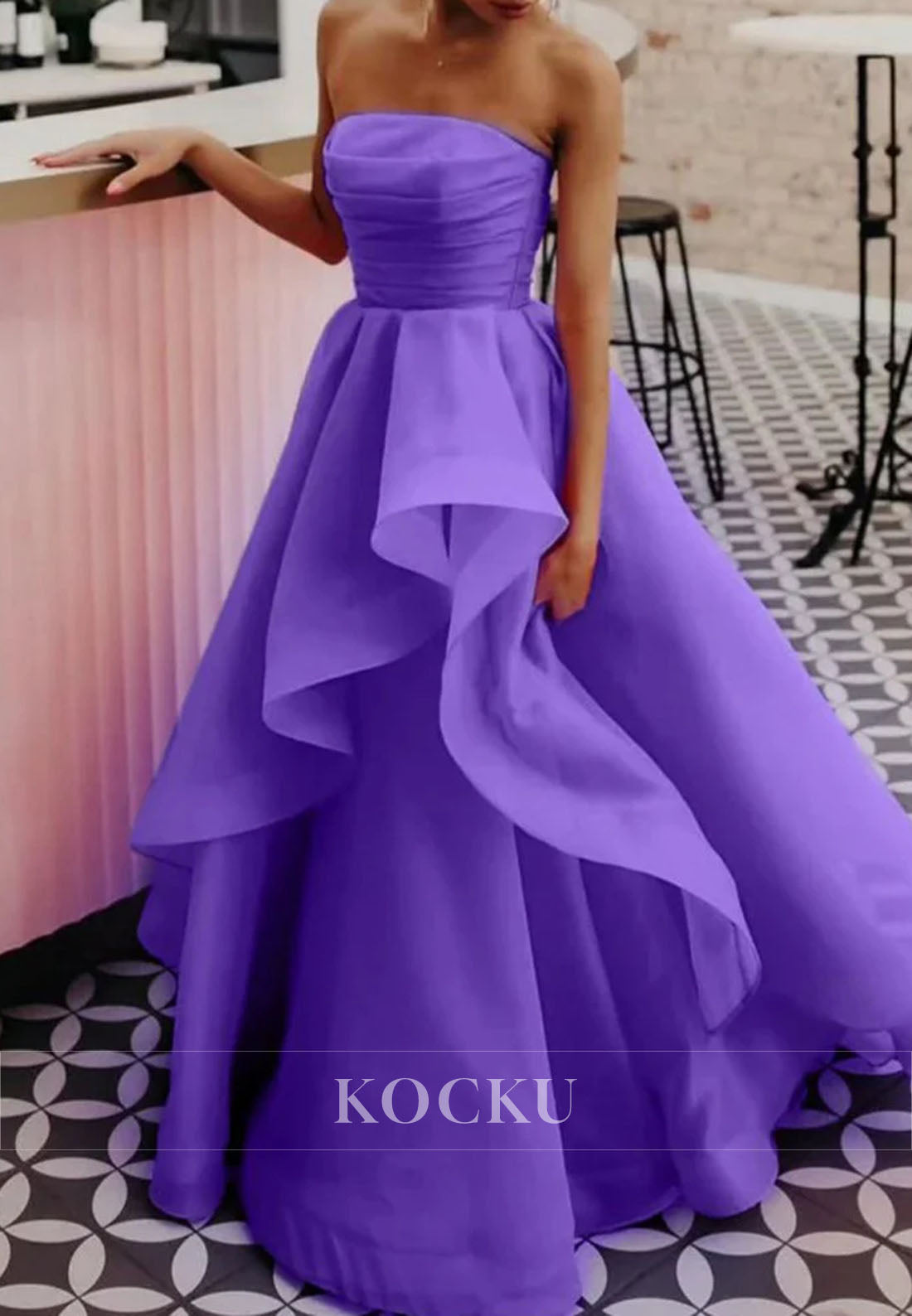 Charming Tube Top A-Line Sleeveless Pleated Lace Long Formal Party Dress