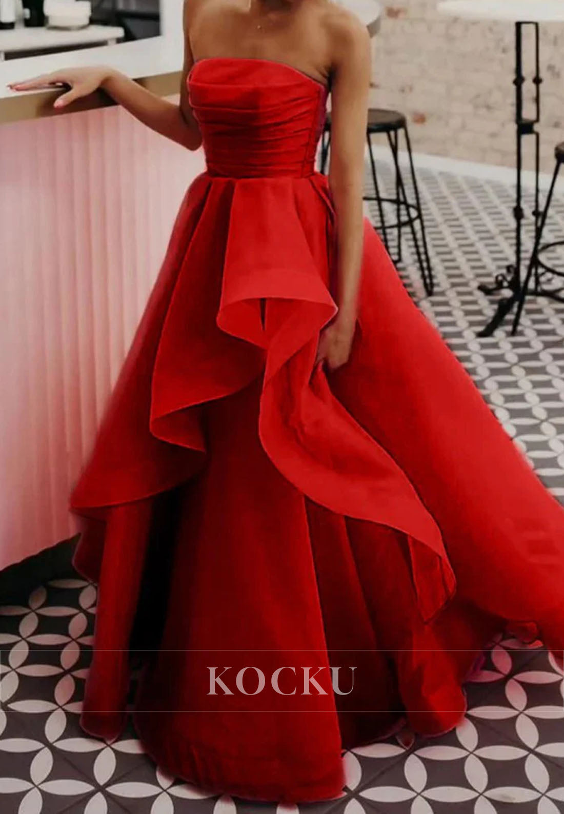Charming Tube Top A-Line Sleeveless Pleated Lace Long Formal Party Dress
