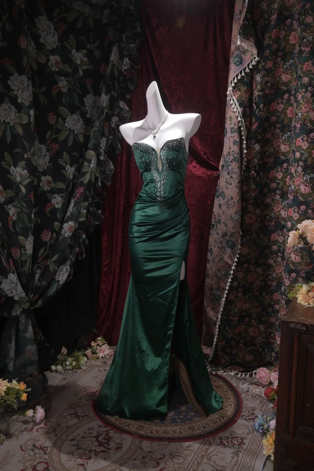 Emerald Green Mermaid Satin Prom Dress Retro Evening Dress With Slit