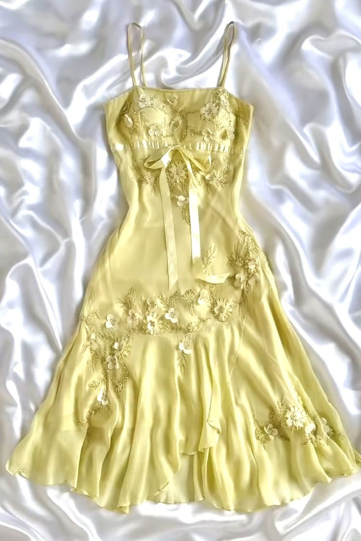 Sweet Yellow Spaghetti Straps Chiffon Appliques Short 15th Birthday Outfits Formal Graduation Homecoming Dress D079