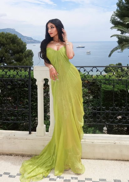 Sexy Green Long Prom Dress Spaghetti Straps Evening Gown Y7925 - View 3 | VelvetHem