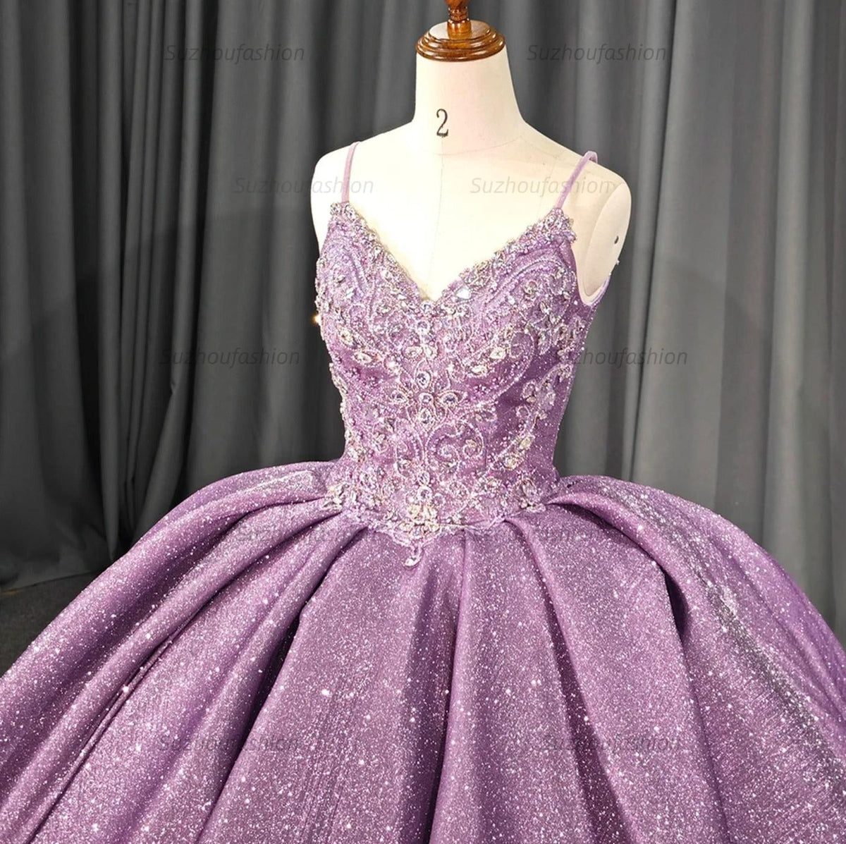 Glamorous & Glitter Ball Gown V Neck Spaghetti Straps 3D Floral Lace Appliques Sweep Train Purple Tulle Princess Quinceanera Dress For Sweet 16