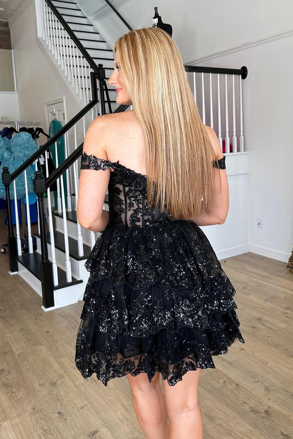 Golden Homecoming Dresses A-Line Tiered Lace Short Cocktail Dresses