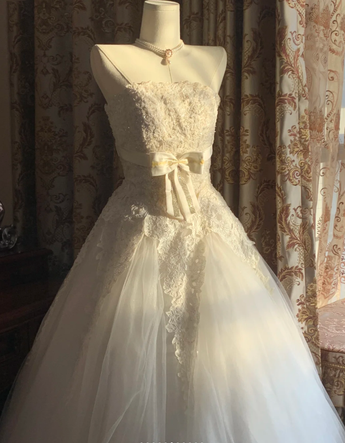 Pretty Strapless Tulle Appliques Beaded Long Wedding Dress