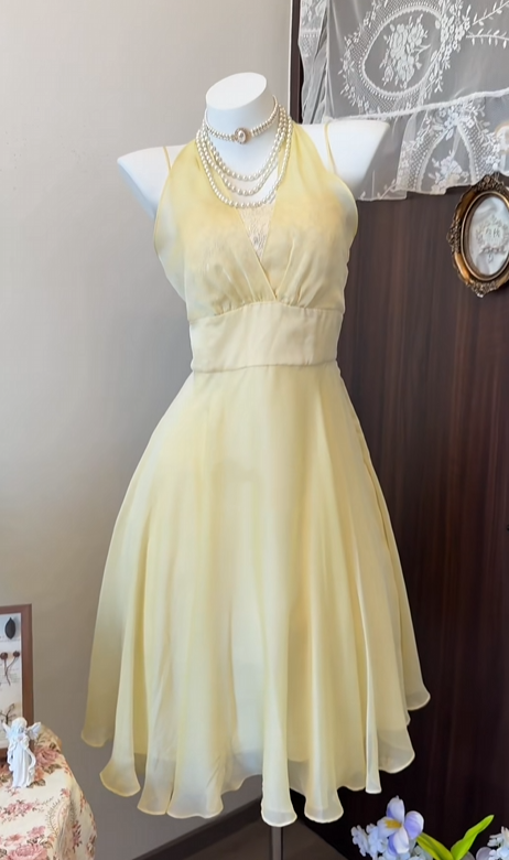 Halter A-Line Yellow Chiffon Homecoming Dress