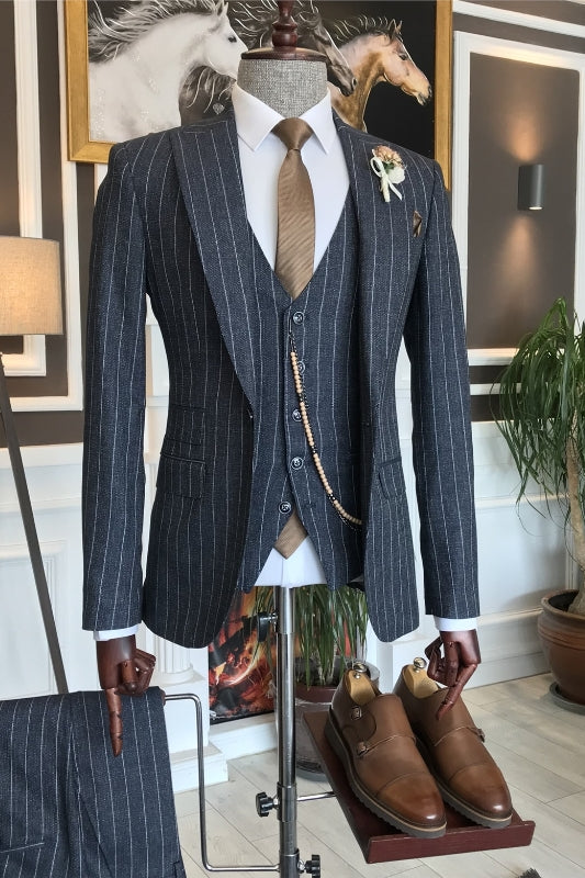 Handsome Black Peaked Lapel 3 Piece Business Suit