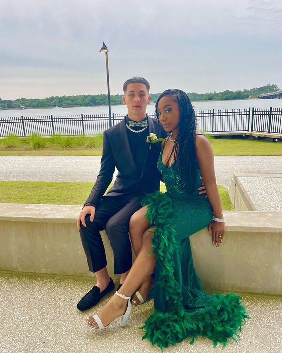 Luxurious Sequins Feathers Mermaid Evening Dress Green Party Prom Dress With Slit - FashionDia