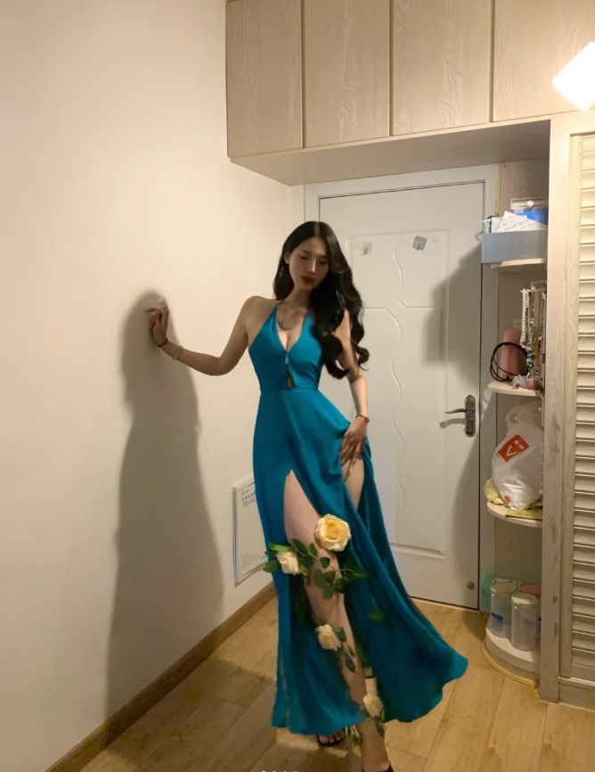 Chic Blue Halter V Neck Satin Slit Mermaid Evening Dress Long Party Gown