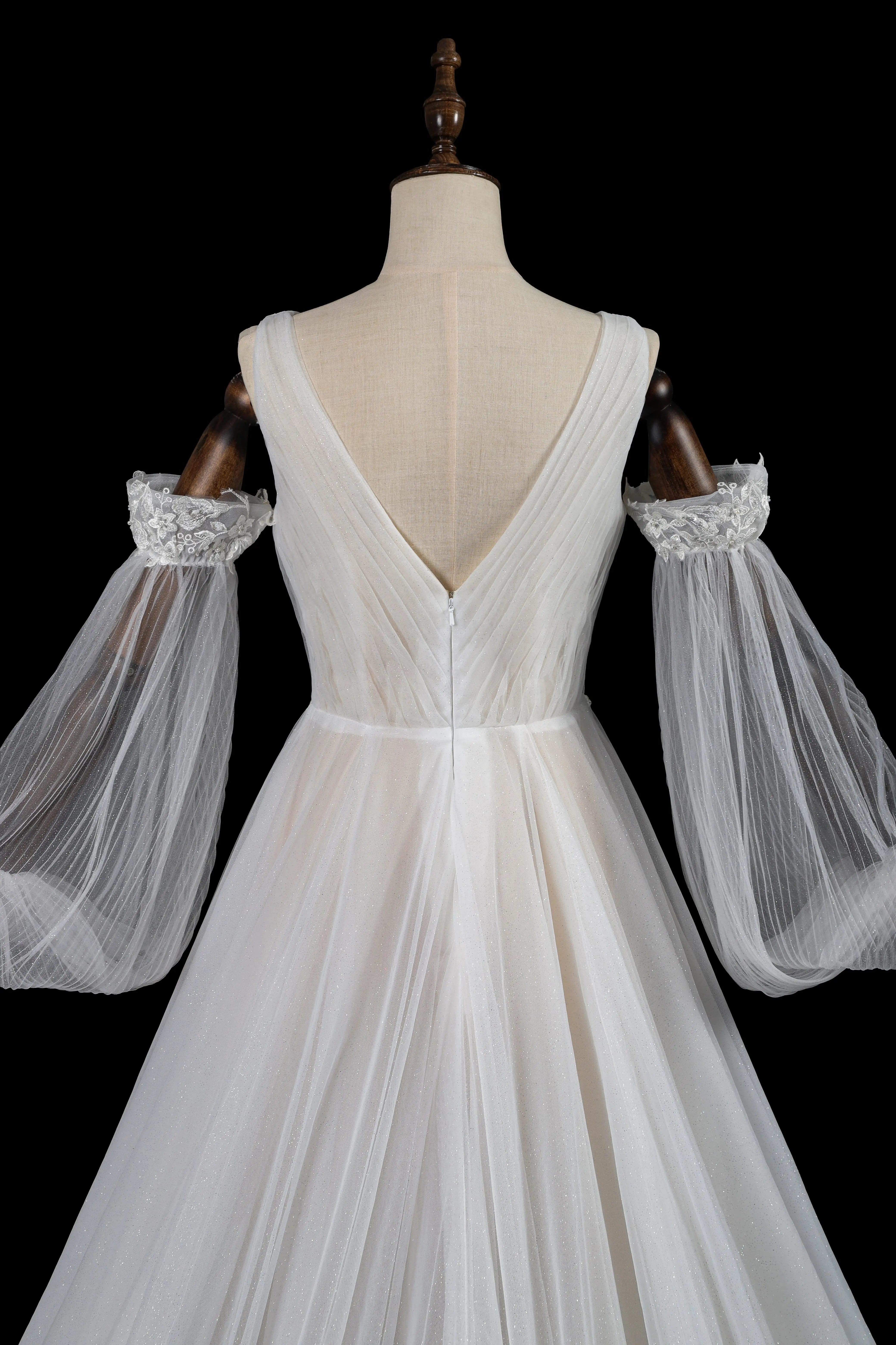 Elegant Ivory V-Neck Detachable Puff Sleeve Lace Tulle Wedding Dress with Train ZP062