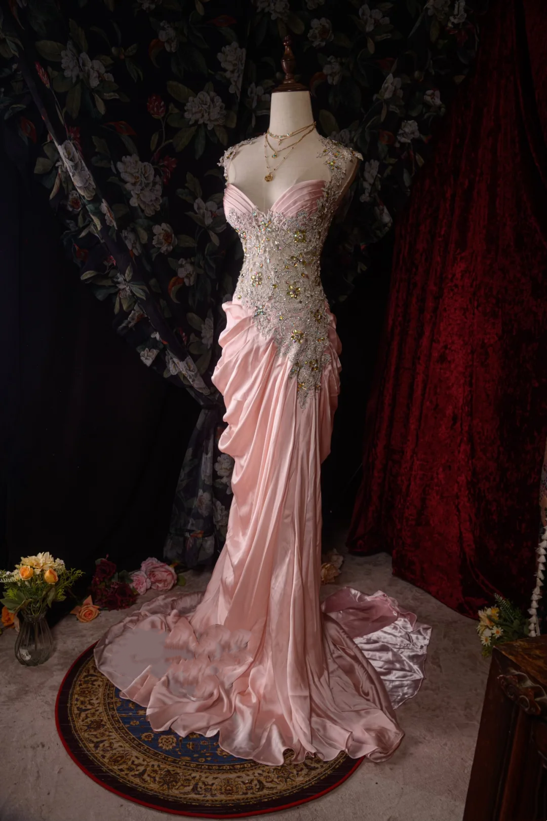 V-Neck Pink Mermaid Satin Prom Dress Beaded Applique Evening Dress Formal Party Dress