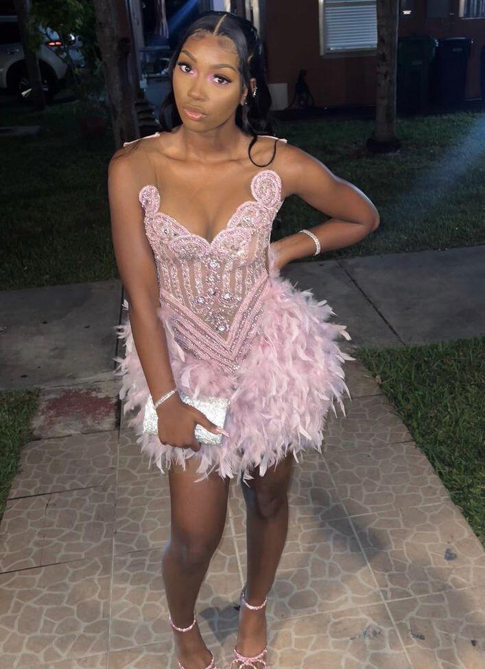 Gorgeous Pink Sequin Feathers Beaded Sheath Cocktail Dress Formal 20th Birthday Outfits Homecoming Dress