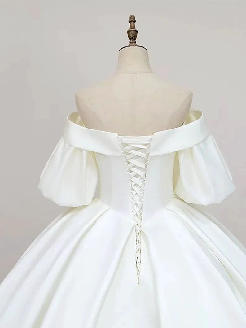 Simple Off-Shoulder Short Sleeves Wedding Dress Satin Chapel Train Ball Gown Bridal Dress (ZD13629)