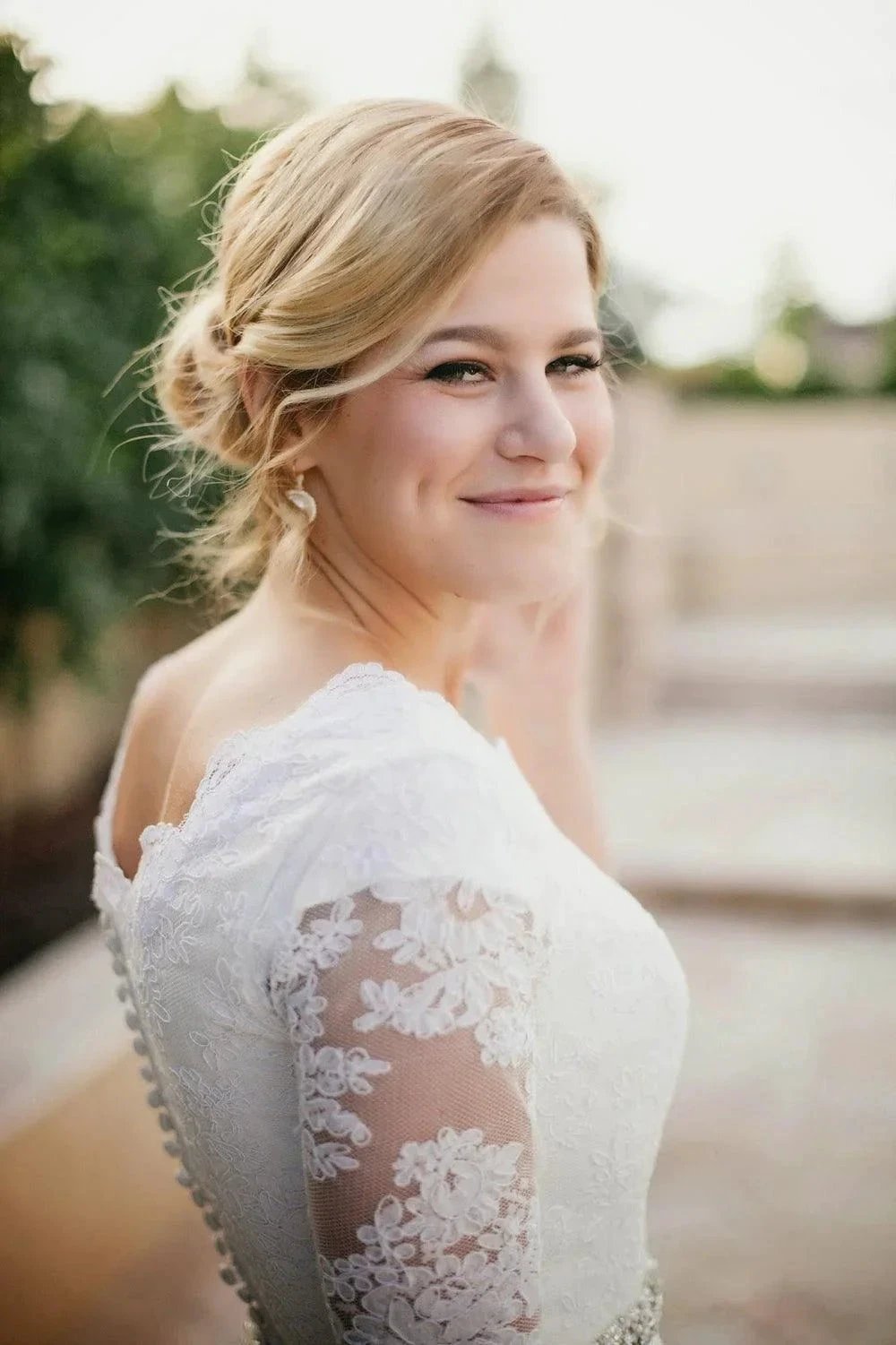 Lace A-Line Beading Ivory Half Sleeve Wedding Dress (ZD16055)