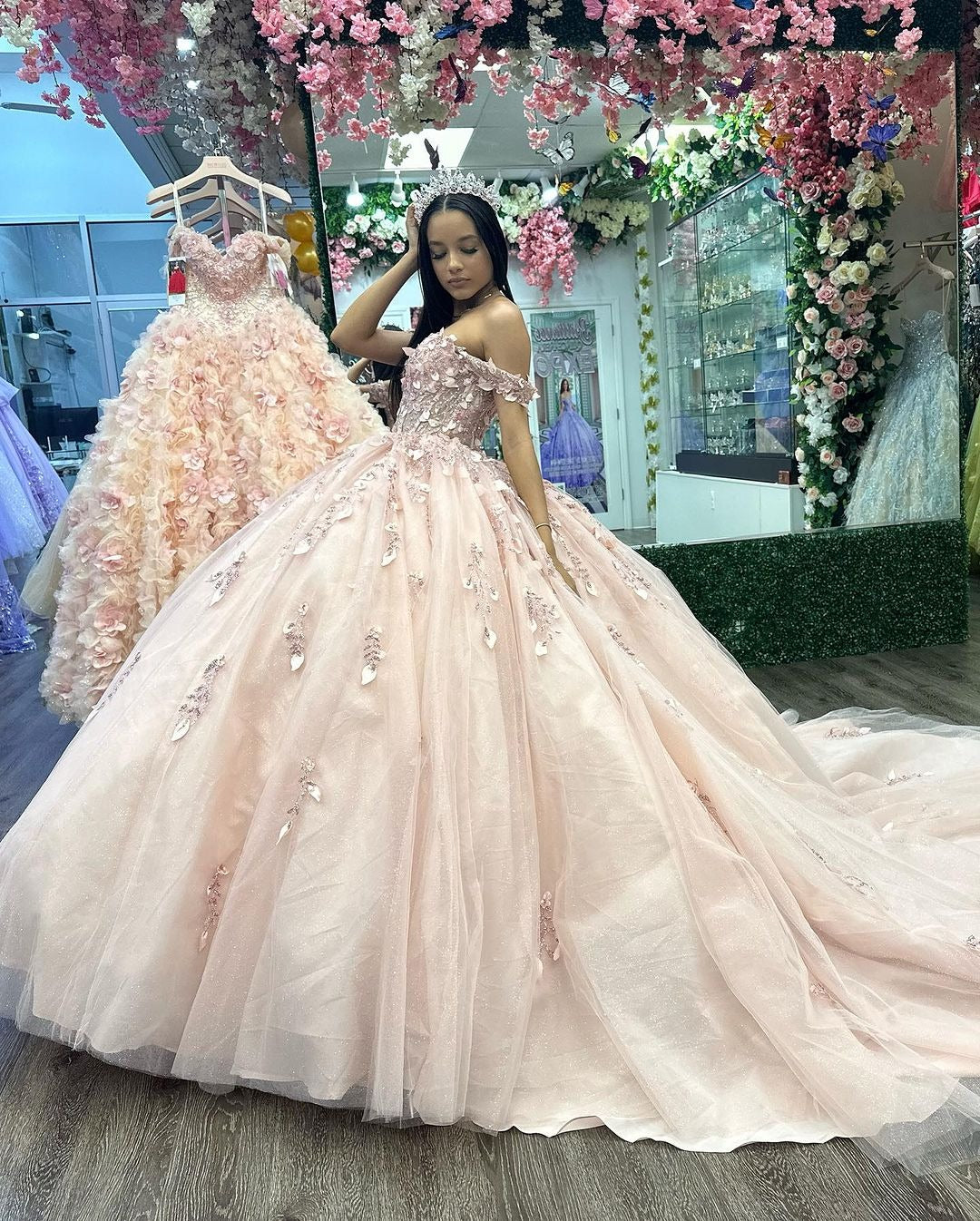 Luxuru & Glamorou Ball Gown Off Shoulder Lace Appliques Lace Up Pink Tulle Princess Evening Gown Quinceanera Dress For Sweet 16 Gowns