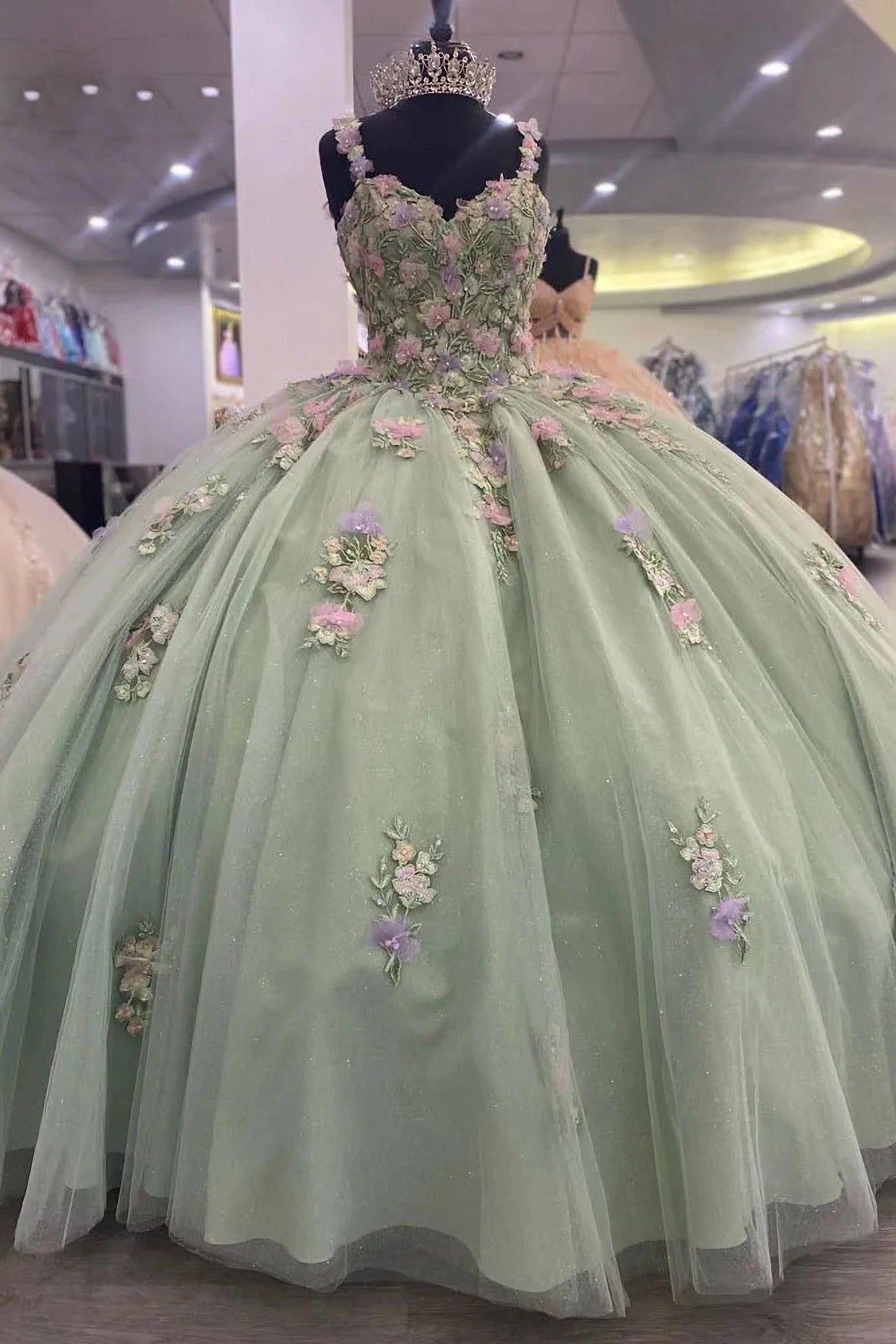 Luxury Ball Gown Sweetheart Neck Spaghetti Straps Flower Lace Appliques Beaded Sage Green Tulle Quinceanera Dress Princess Gown For Sweet 16