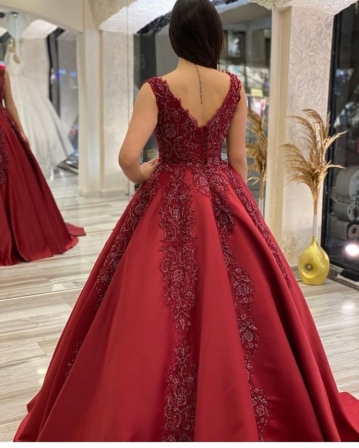 Luxury V Neck Red Lace Wedding Dress With Sleeveless