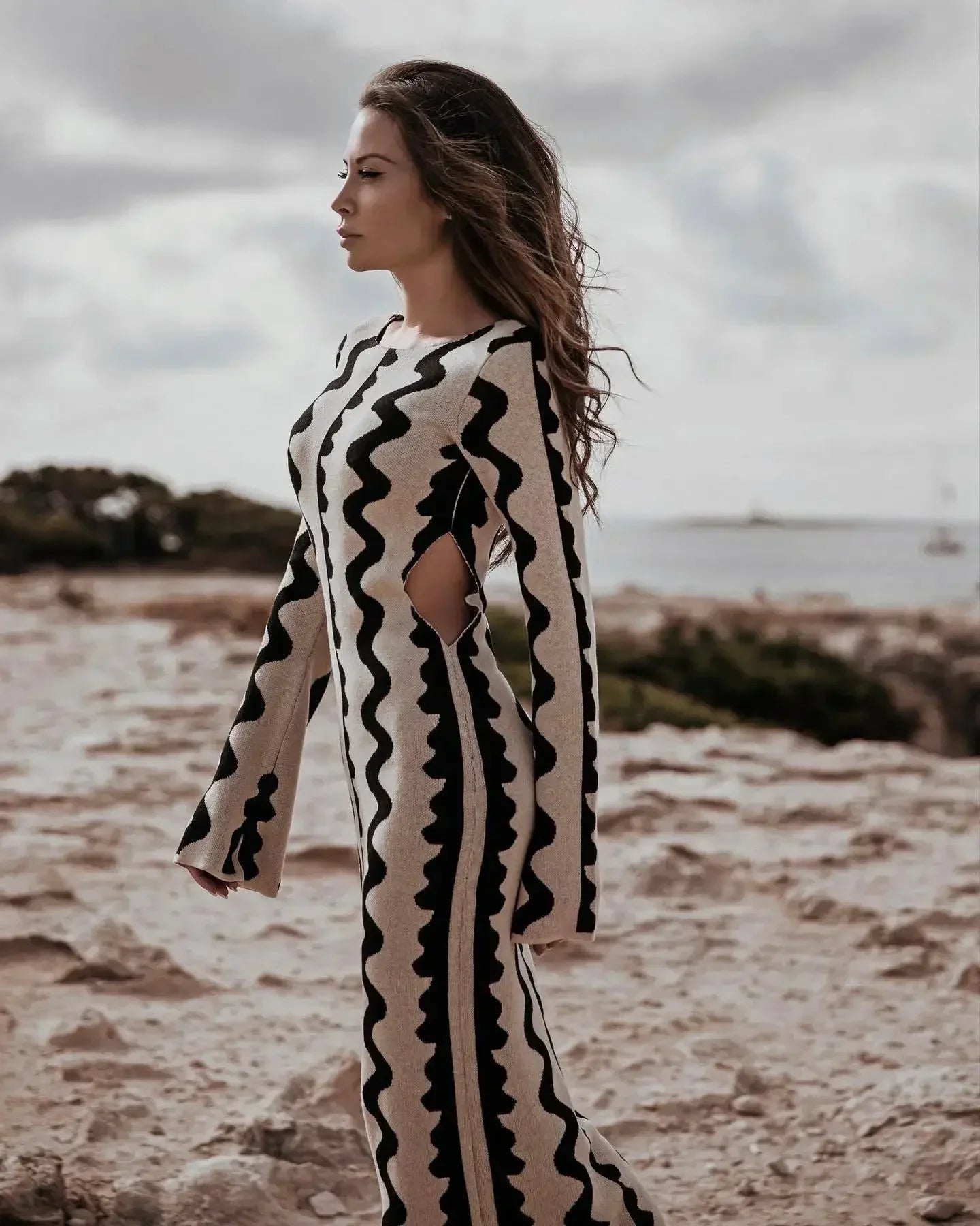 Chic Wave Striped Oneck Maxi Knitted Bodycon Dress