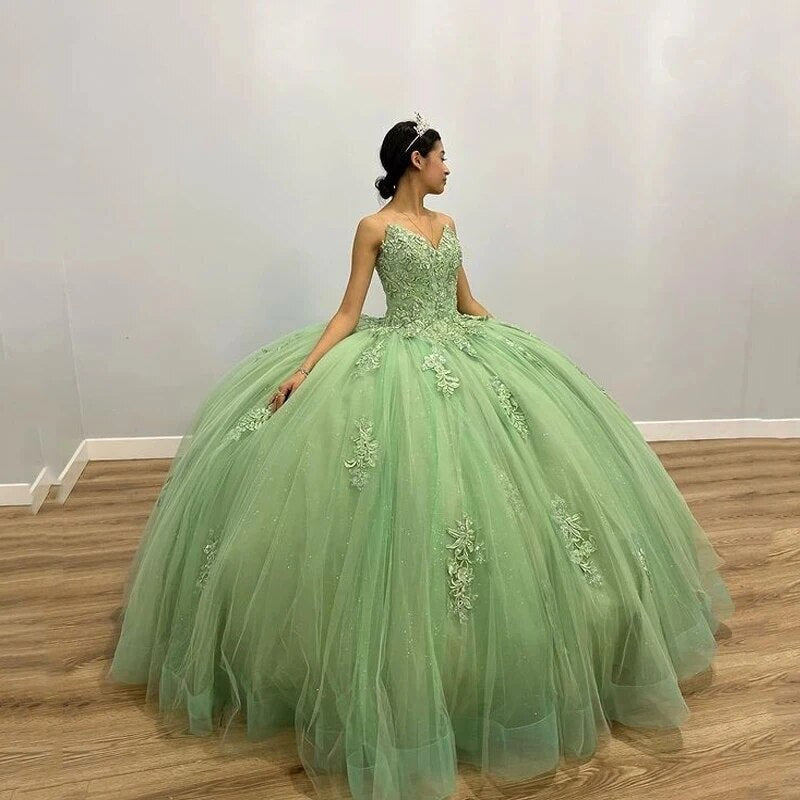 Modern Ball Gown Strapless Sleeveless Lace Appliques 3D Flower Beaded Sage Green Tulle Quinceanera Dress For Sweet 16