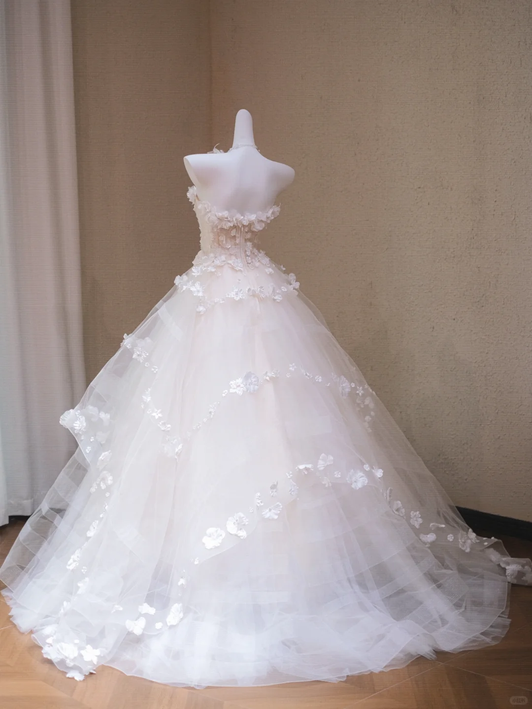Beautiful Sweetheart Neck White Tulle Lace Appliques Long Wedding Dress - View 5 | FashionDia