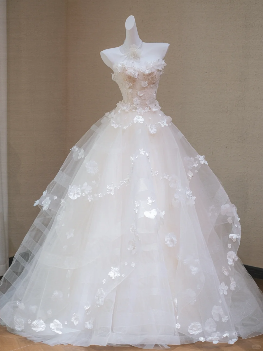Sweet Strapless White Tulle Appliques Long Wedding Dress Bridal Dress