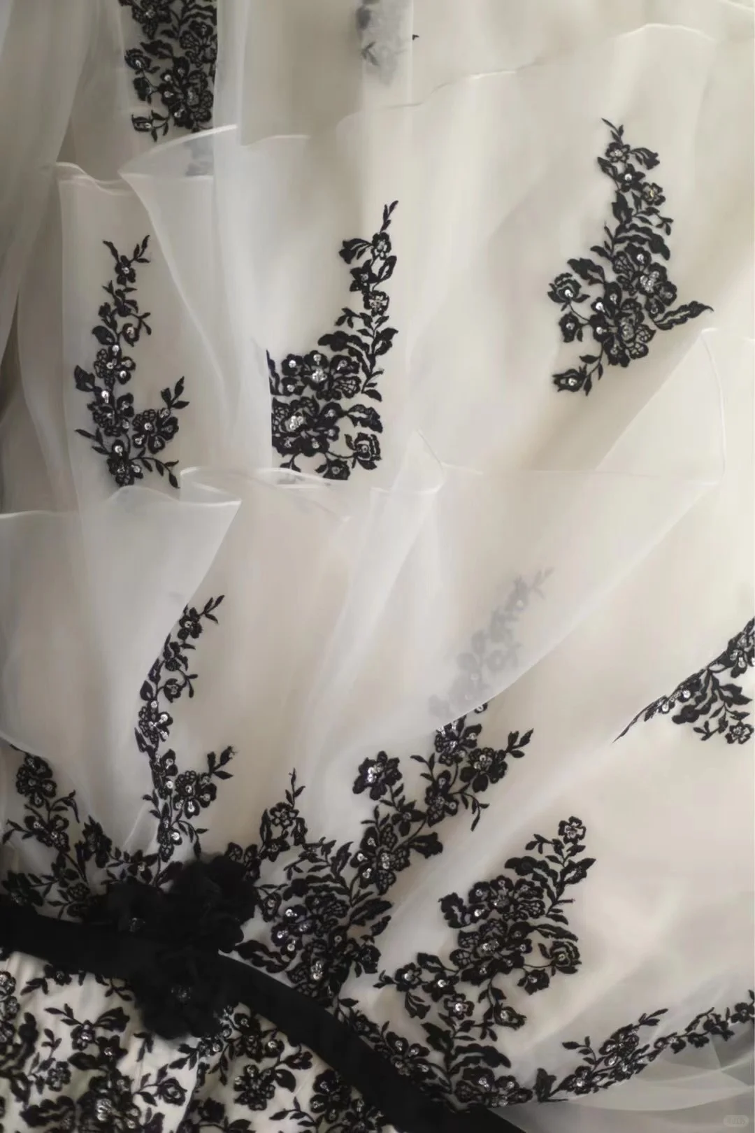 Elegant White Tulle Lace Appliques Formal Wedding Dress