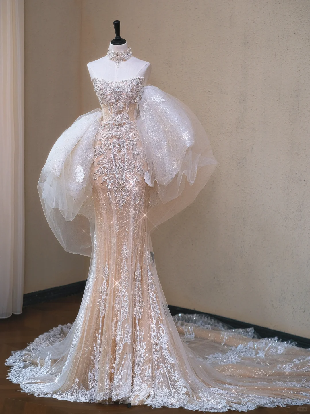 Classy Champagne Strapless Tulle Lace Appliques Mermaid Long Wedding Dress