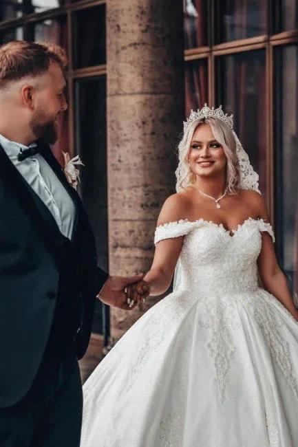 Off-The-Shoulder Sweetheart Stain Ball Gown Wedding Dress with Appliques (ZD15724)