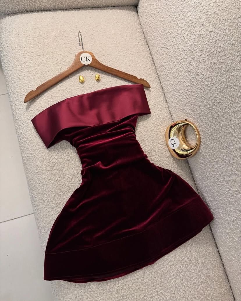 Off-the-Shoulder Velvet Burgundy Short Homecoming Dress