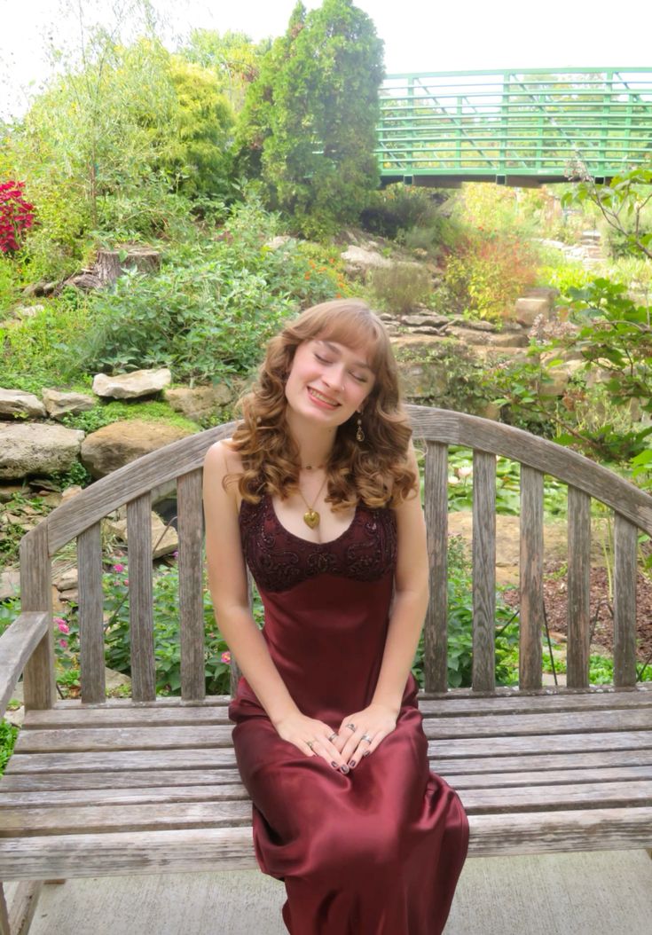 Retro Elegant Burgundy Slim Halter Collar Satin Long Prom & Evening Dress - View 3 | FashionDia