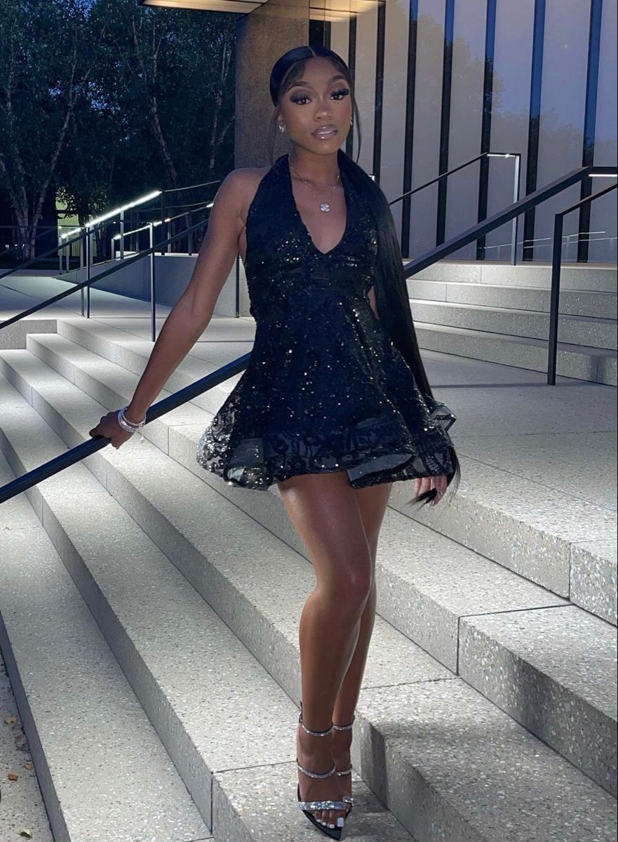 Sparkling Black Halter Neck Sequined Tulle A-Line 16th Birthday Homecoming Dress