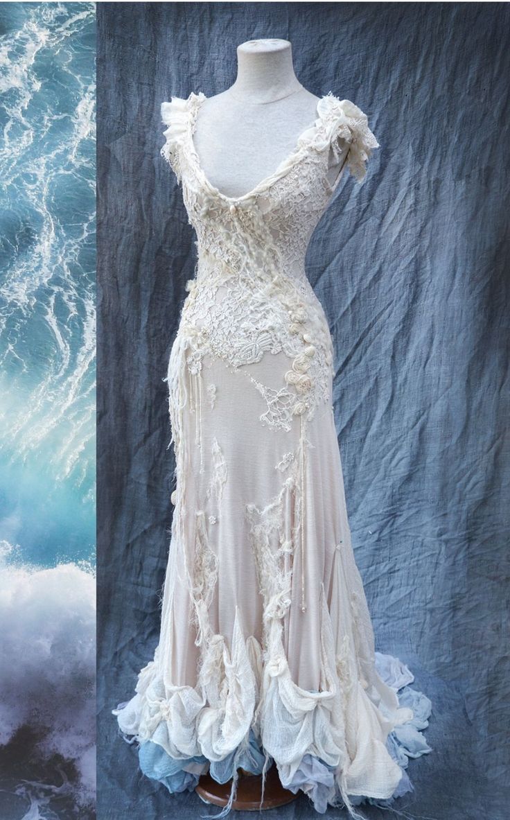 Vintage Off-white Slim-fit Trailing V-neck 3D Floral Lace Long Prom Dress Wedding Dress