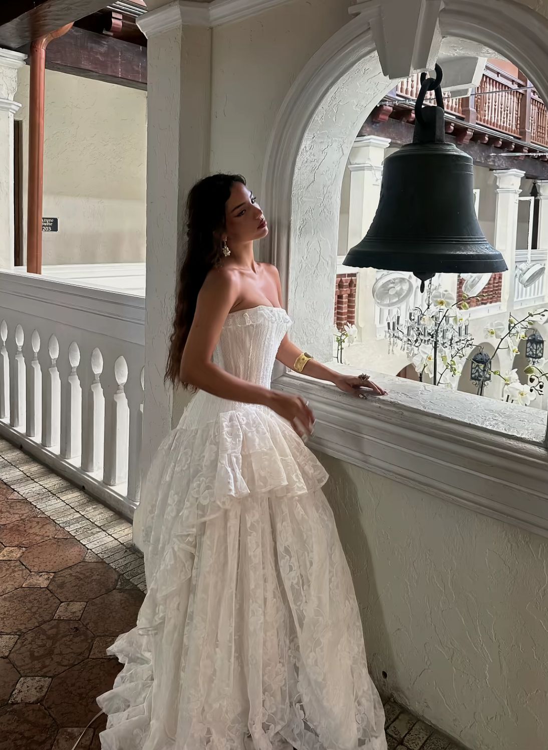 Vintage White Strapless Lace Long Ball Gown Evening Dress