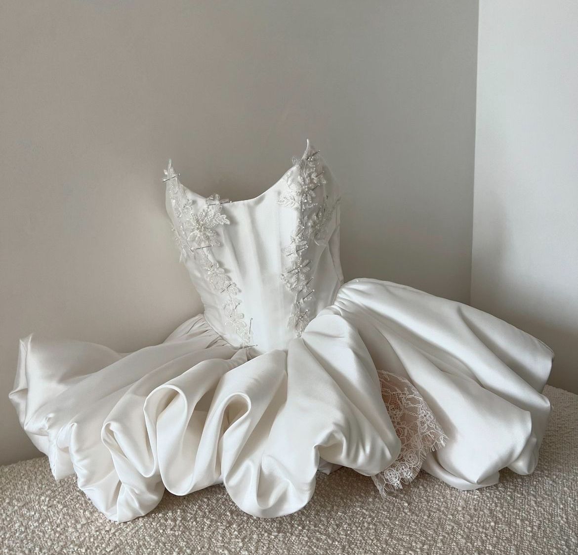Vintage White Lace Pattern Large Puffy Skirt Satin 16th Birthday Homecoming Dress