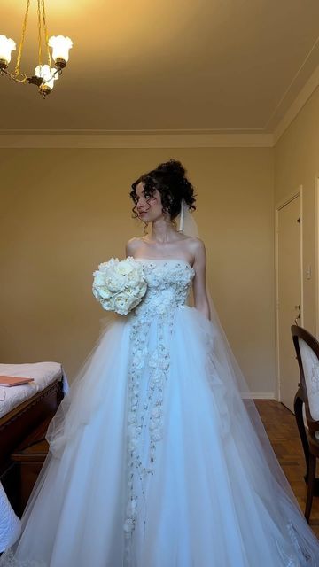 Gorgeous White Strapless 3D Floral Tulle Ball Gown Wedding Dress