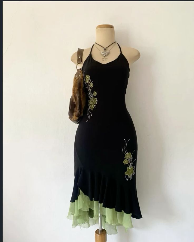 Vintage Black Halter Neck Embroidered Velvet Ruffle Prom Dress Evening Dress