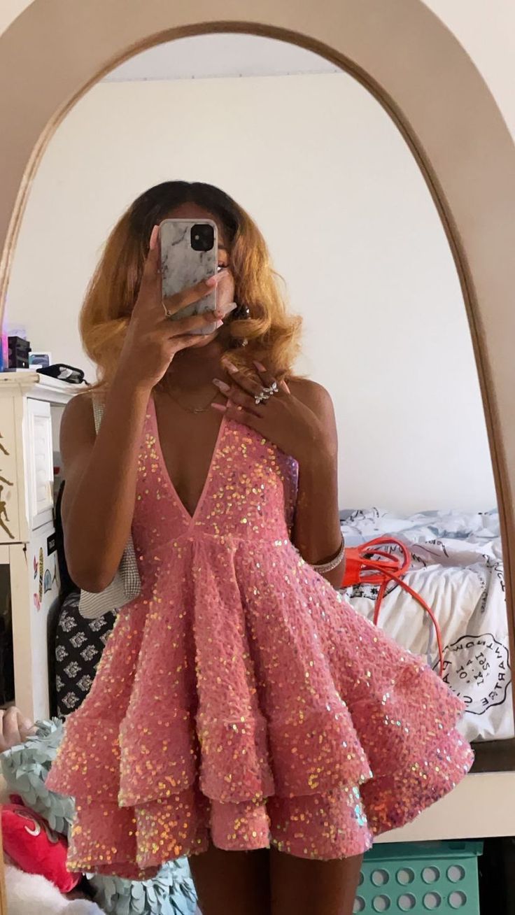Sweet Pink Sequined V Neck Mini 17th Birthday Homecoming Dress